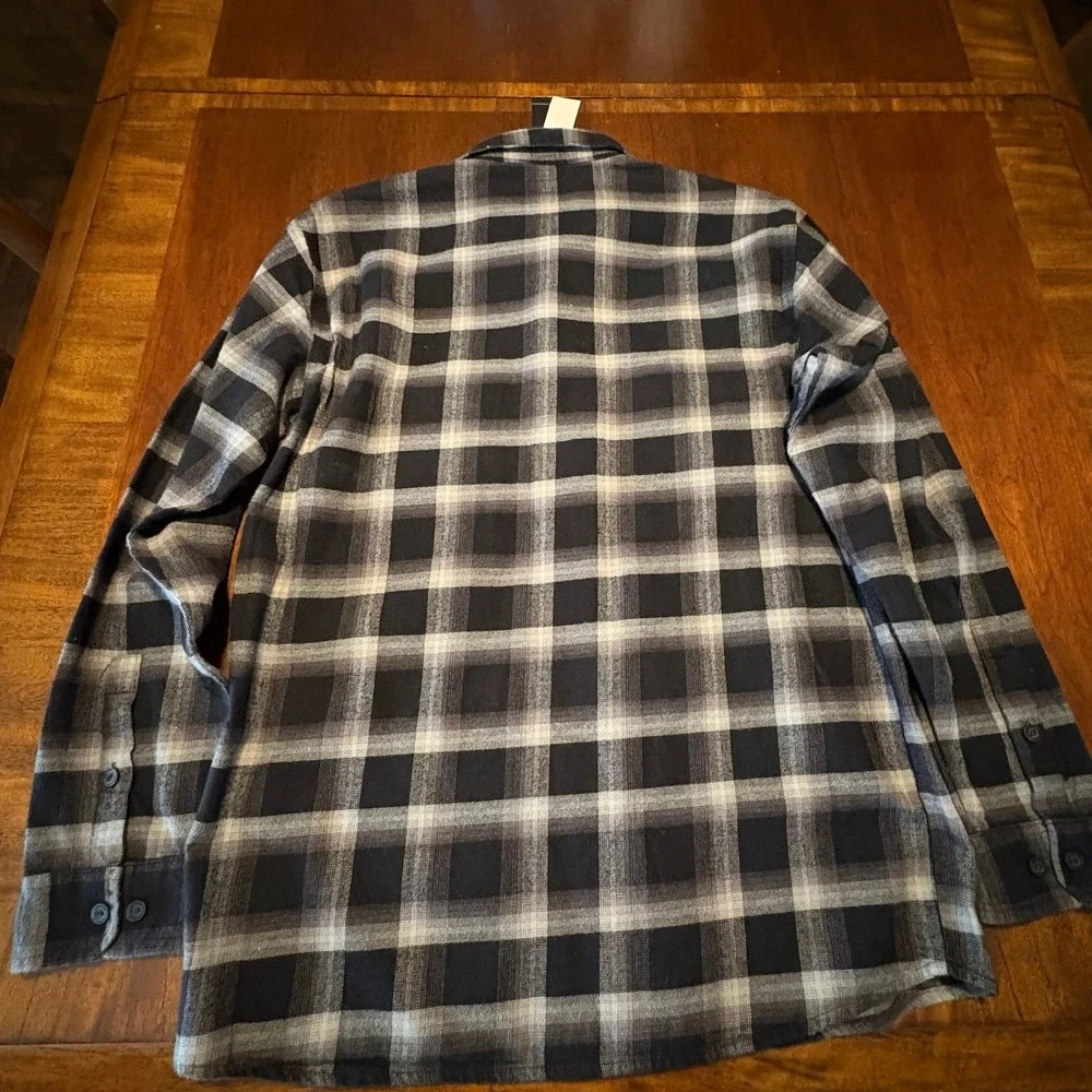 Airwalk Plaid Flannel Shirt Mens Medium Black Gray Button Up Skate Streetwear - Picture 2 of 3